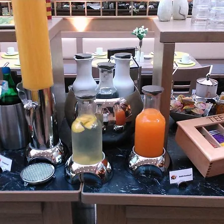 Hotel Triton II בית הארחה 3*